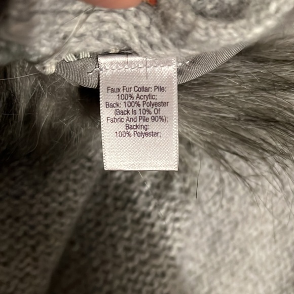 Jennifer Lopez sweater - Picture 5 of 7